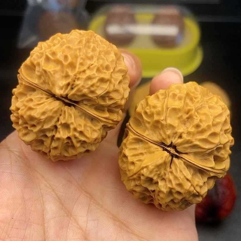 【闪购商品】把件文玩核桃41尺铁绣球52克