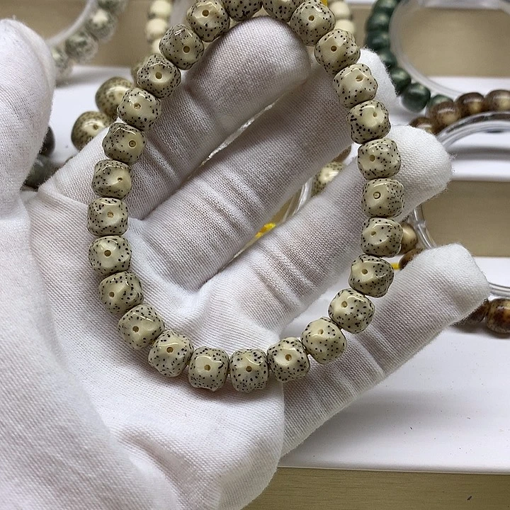 星月菩提手串手持  5号