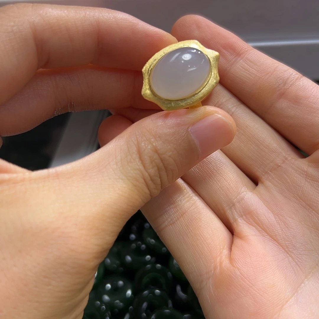 和田玉戒指未镶嵌Y****?