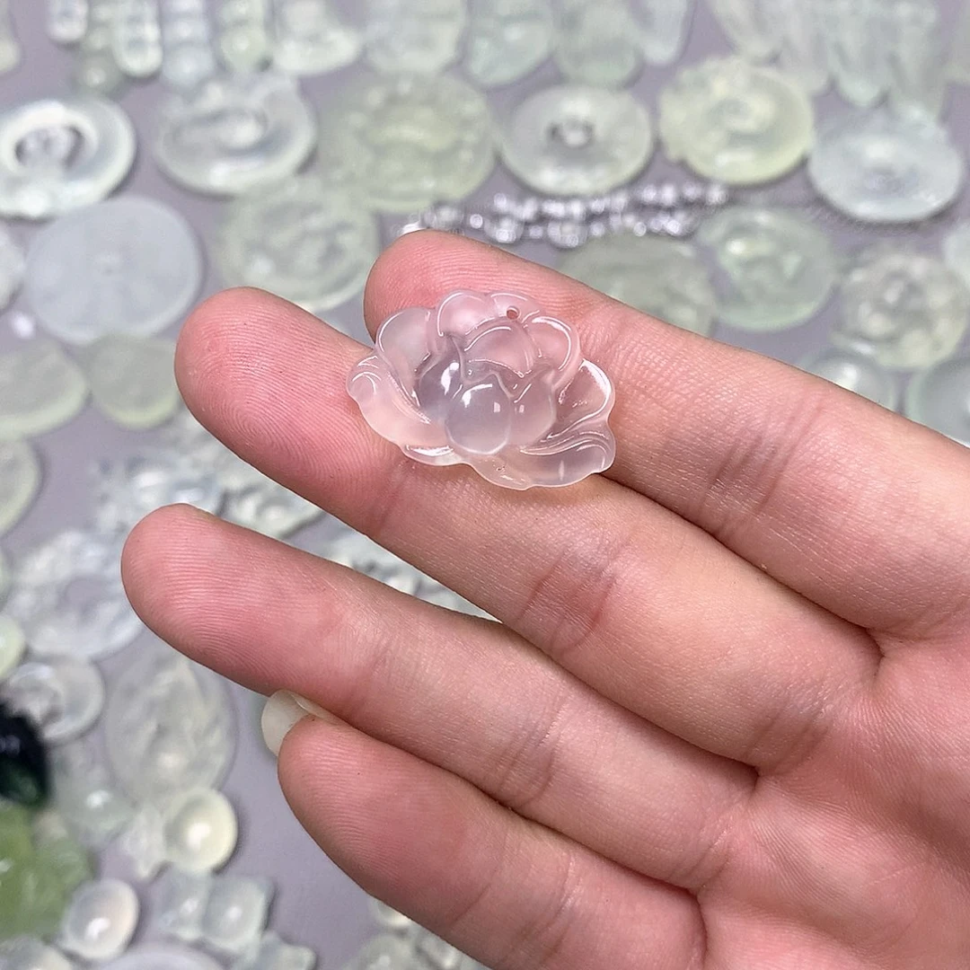 蛇纹石玉颈饰未镶嵌温**玉