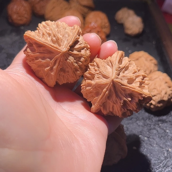 文玩核桃吊坠三棱