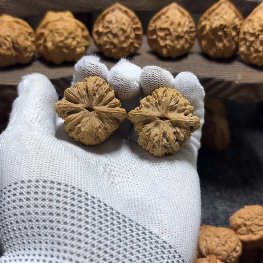生***花把件文玩核桃承德密纹红玛瑙38边