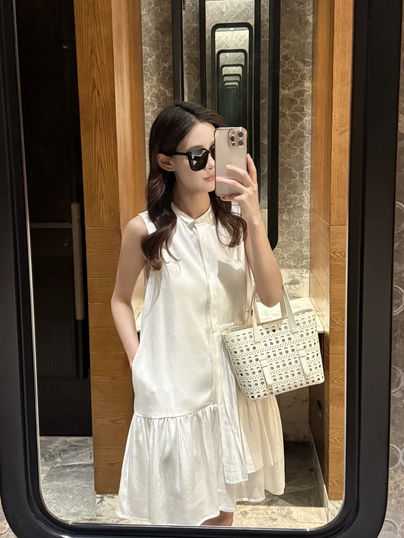 YuGee-夏季设计感无袖刺绣挂脖式连衣裙裙子时尚宽松收腰