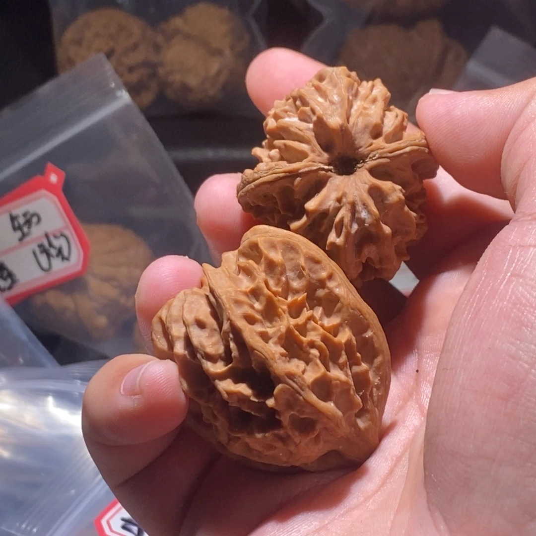 隐***海文玩核桃吊坠39全品大龙（有点磕尖）