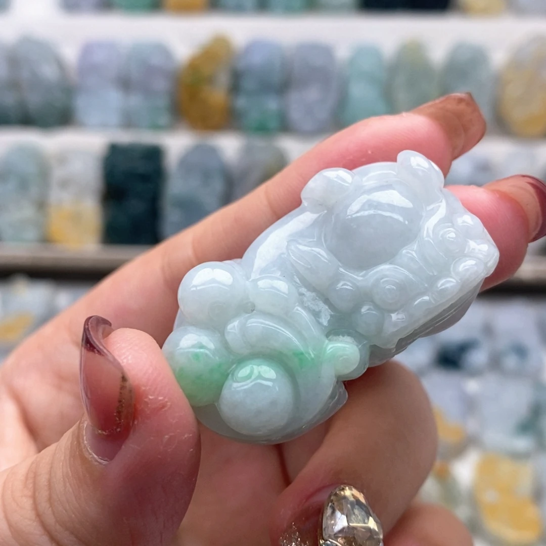 翡翠吊坠(赠链)未镶嵌