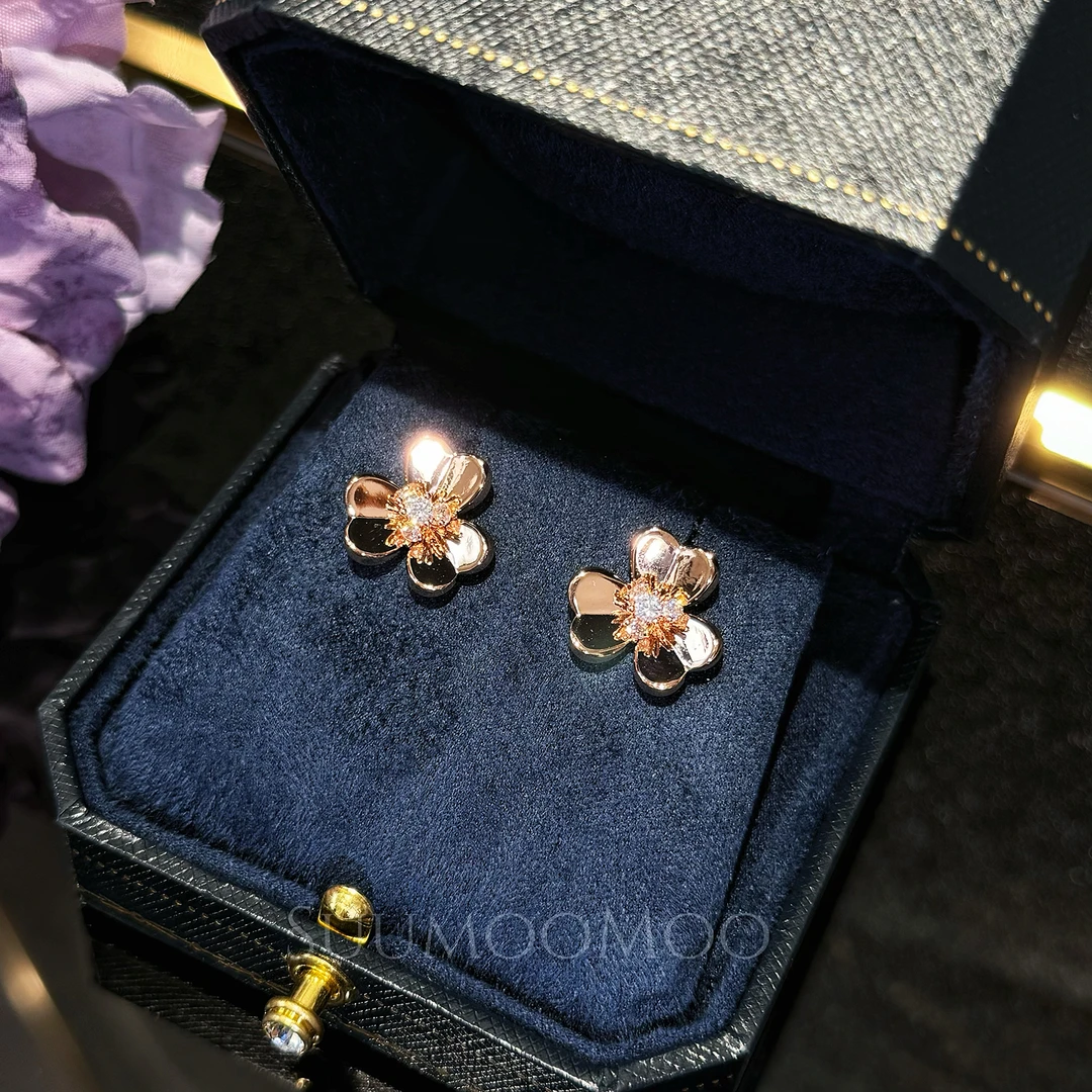 铜合金合成锆石耳饰 法式经典时尚三瓣花耳环