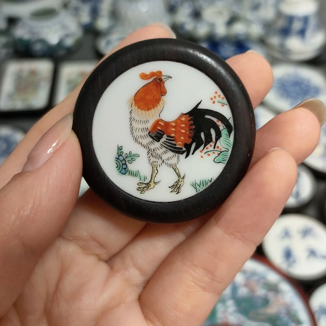 瓷片宁粉彩金鸡挂件一个