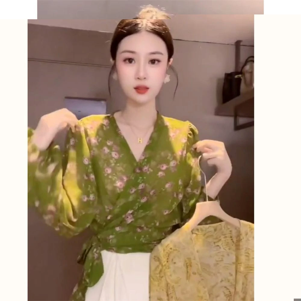 洋气减龄时尚潮流t恤女印花上衣2025夏新款交叉系带显瘦打底小衫