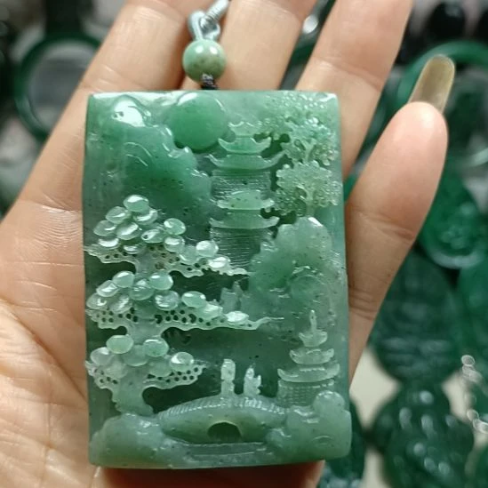独山玉未镶嵌山水挂件