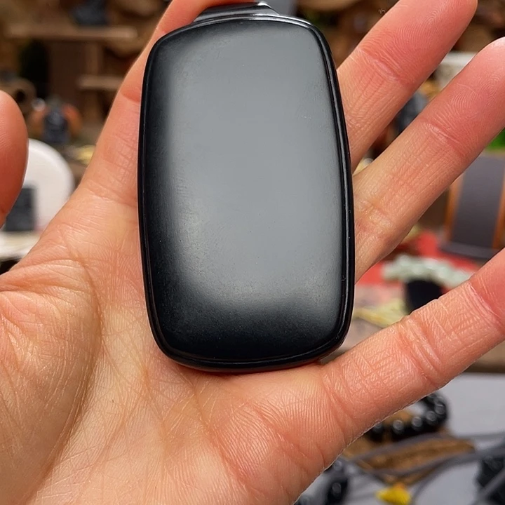 无***哥和田玉（墨玉）未镶嵌吊坠(不含链)羊羔料81.8克