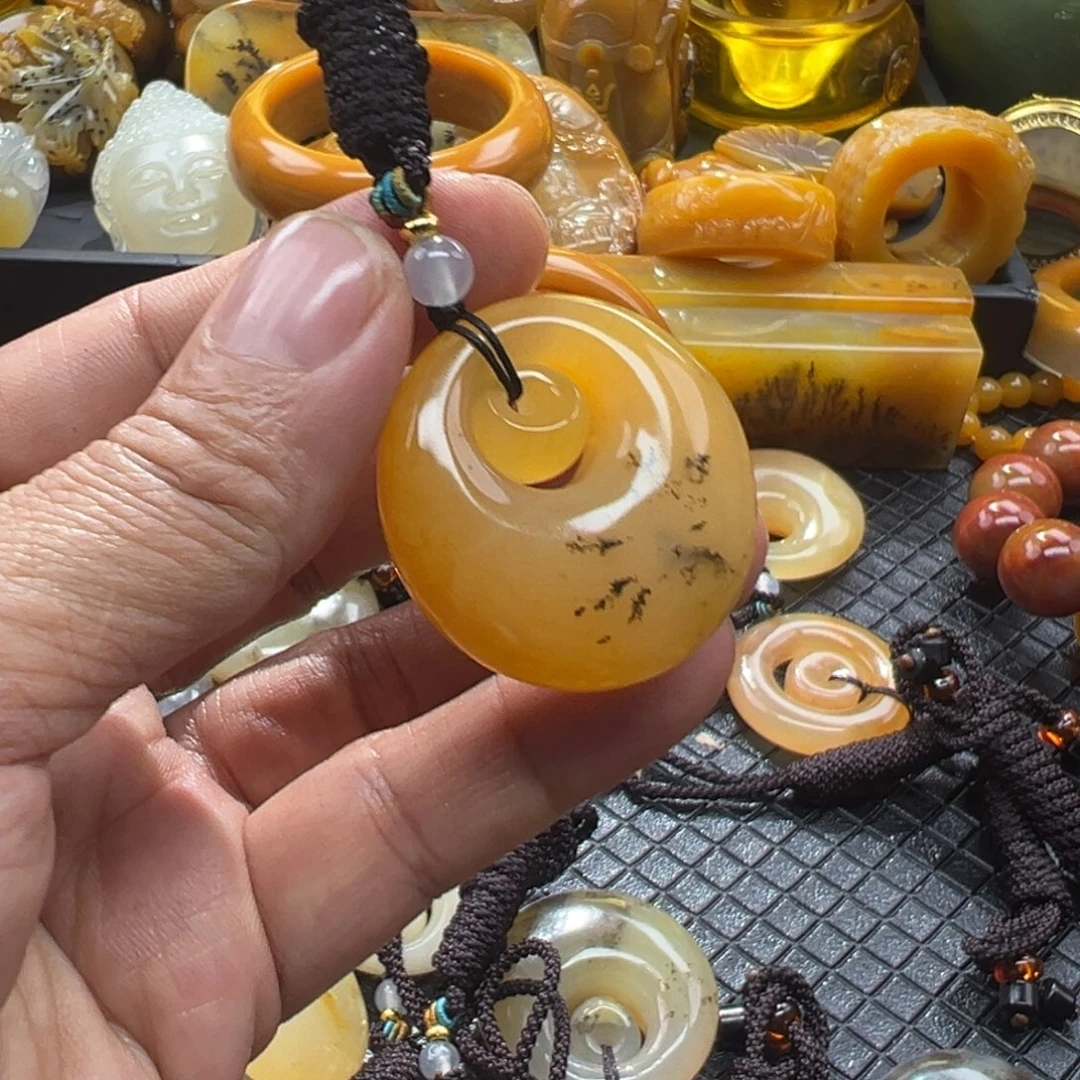 石英质玉未镶嵌颈饰
