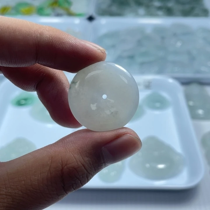 翡翠未镶嵌颈饰扣子