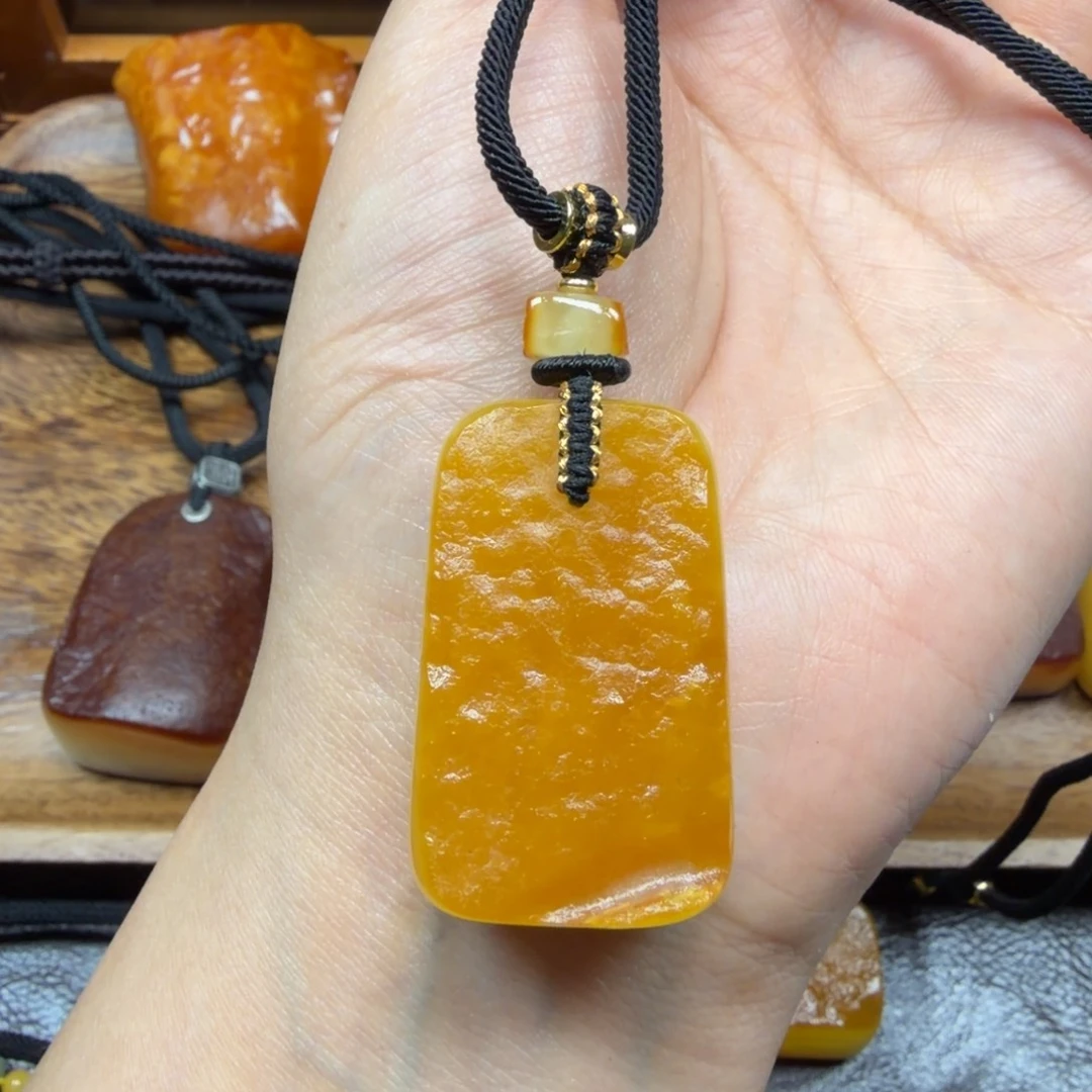琥珀未镶嵌吊坠(赠链)