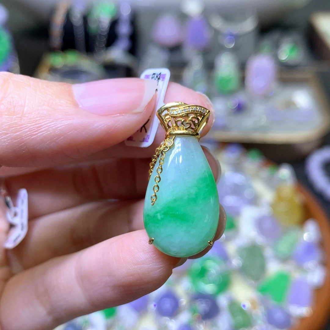 【闪购商品】翡翠颈饰18K金镶嵌翡翠吊坠项链