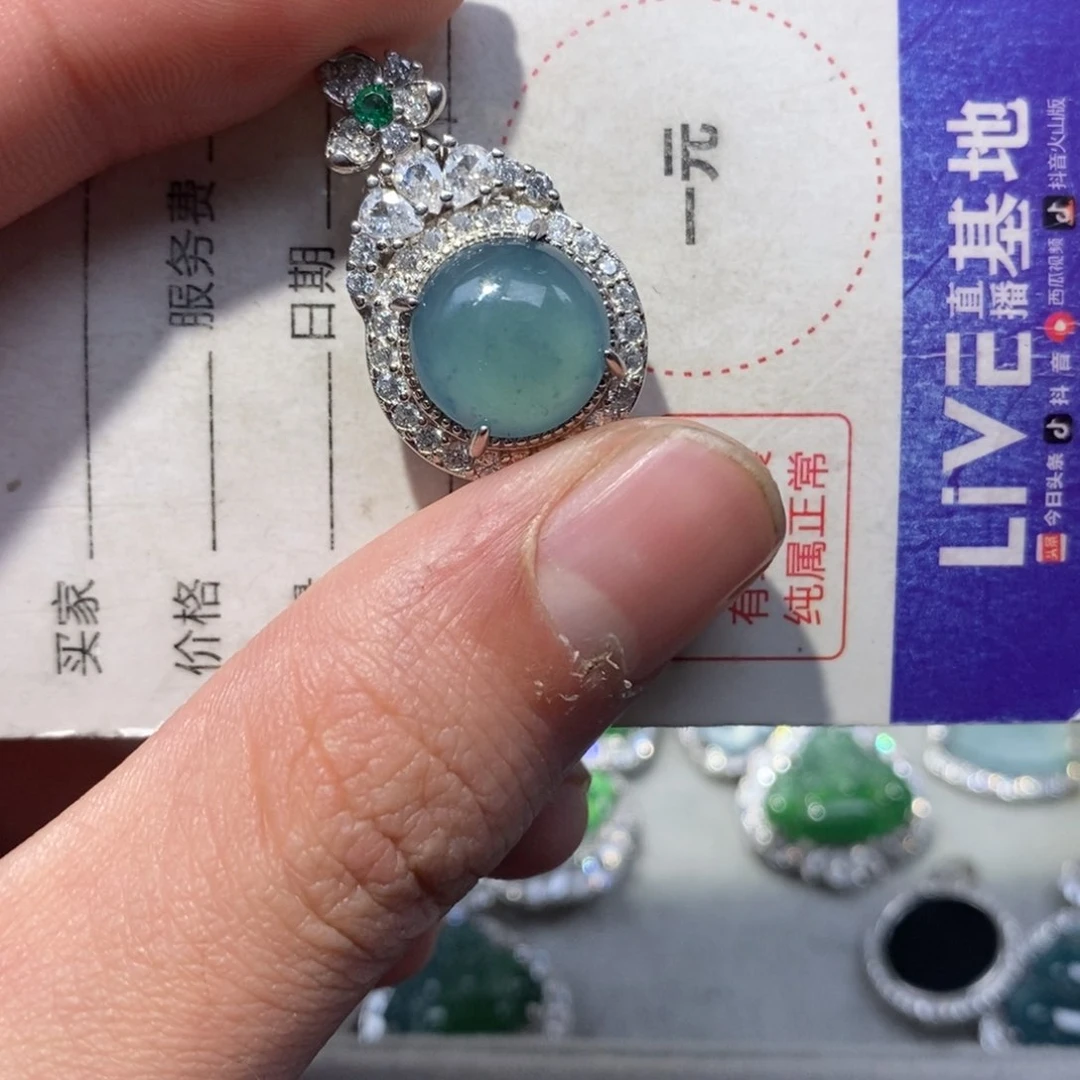 翡翠颈饰未镶嵌翡翠