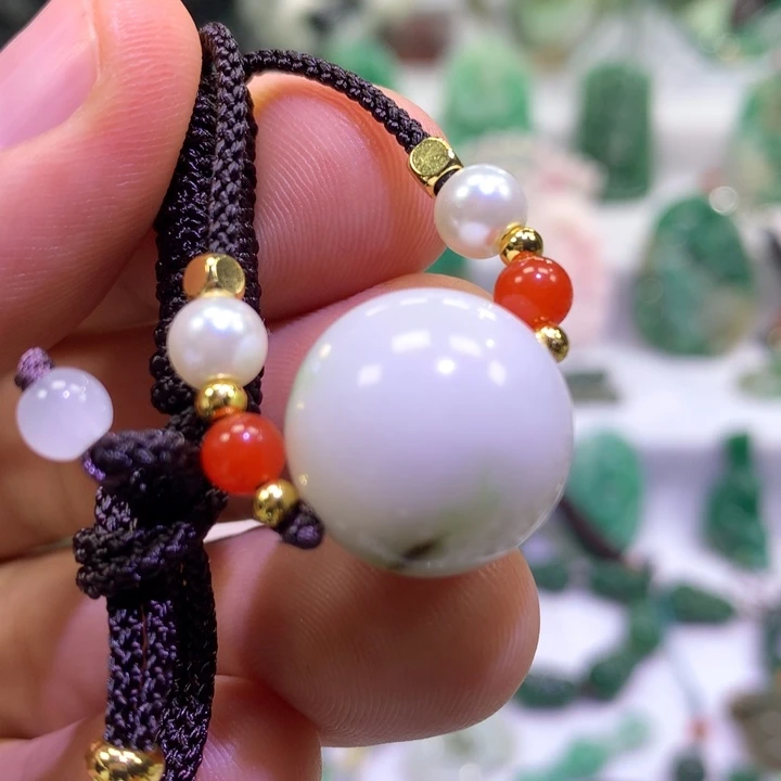 独山玉未镶嵌颈饰