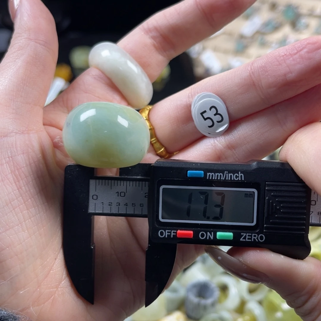 蛇纹石玉未镶嵌戒指