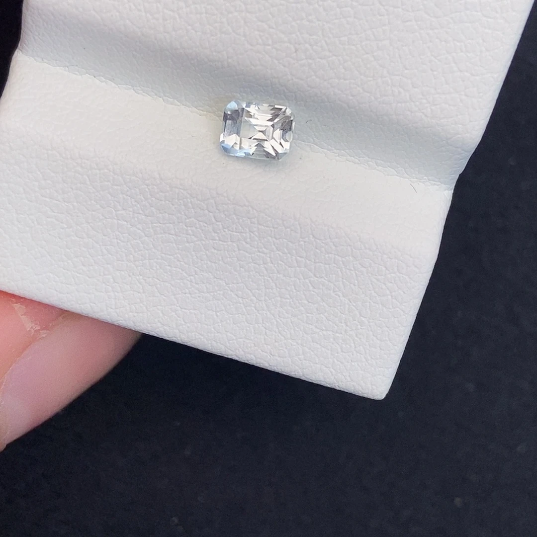 蓝宝石裸石0.65 ct