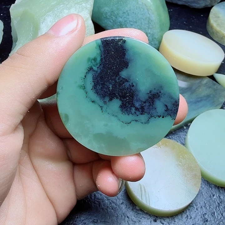 和田玉（糖玉）未镶嵌珠宝奇石