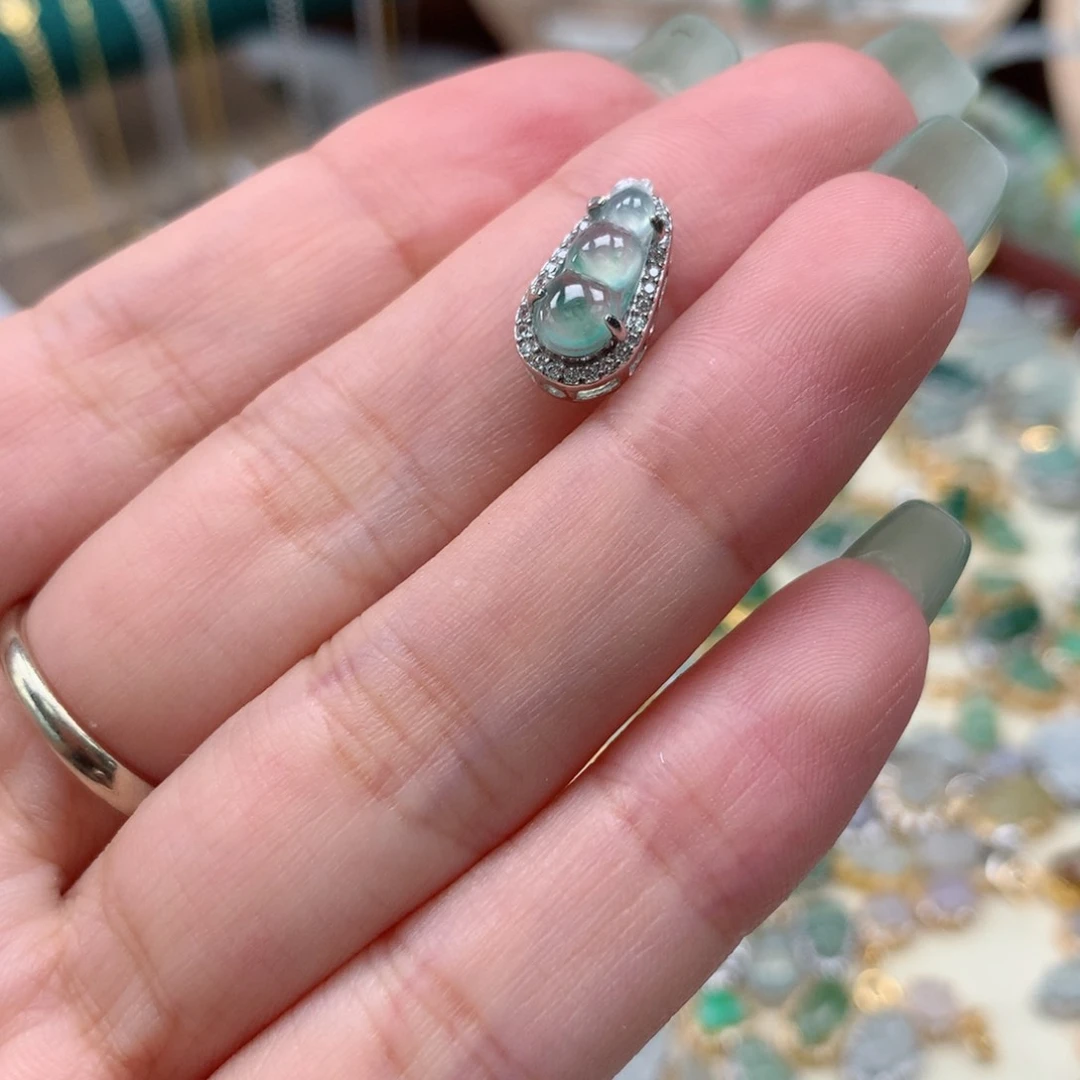 颈饰银S925镶嵌翡翠豆子
