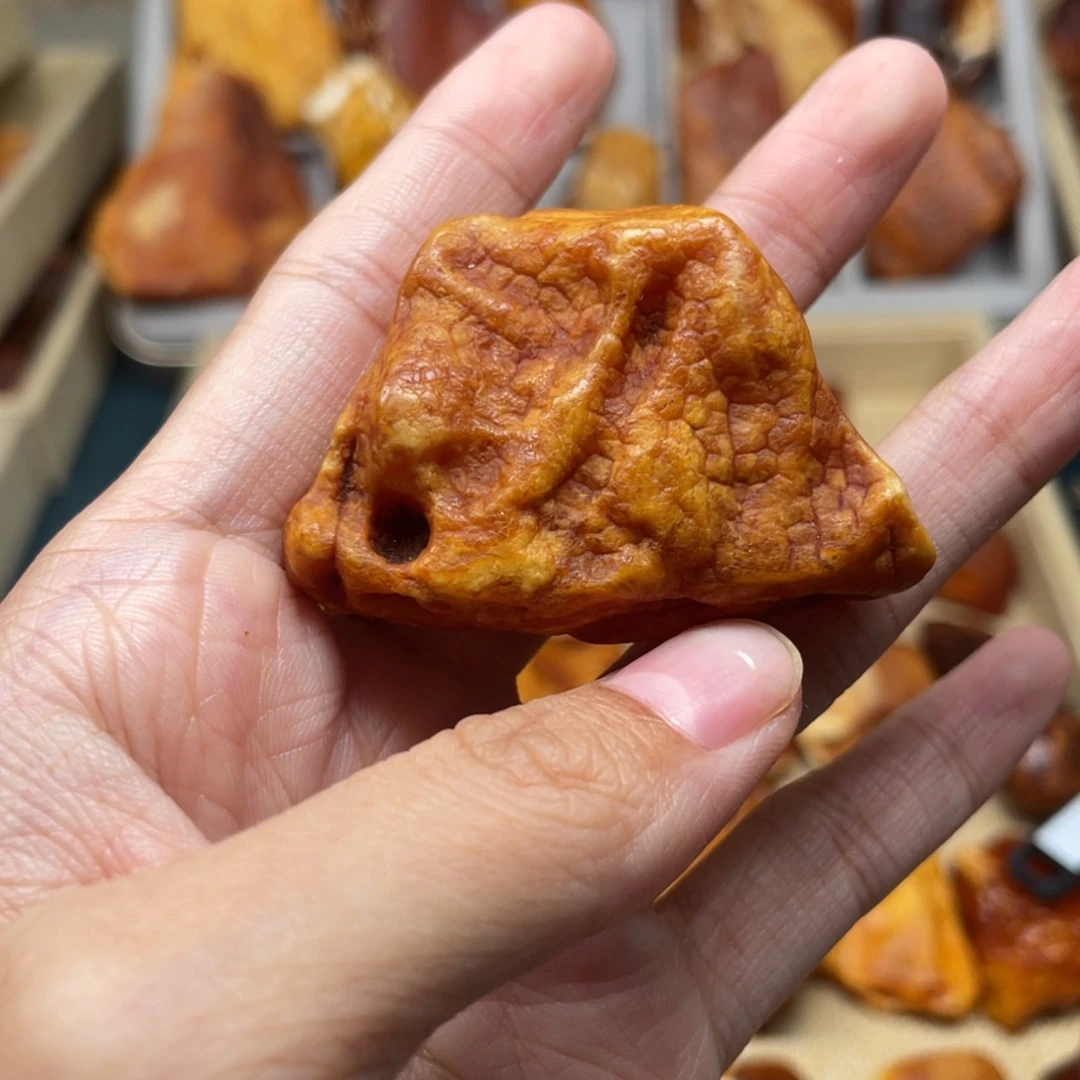 未镶嵌琥珀珠宝奇石