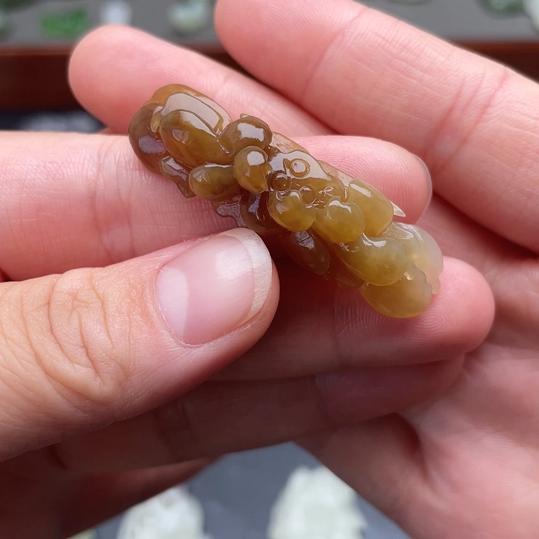 颈饰未镶嵌和田玉糖色莲花手牌