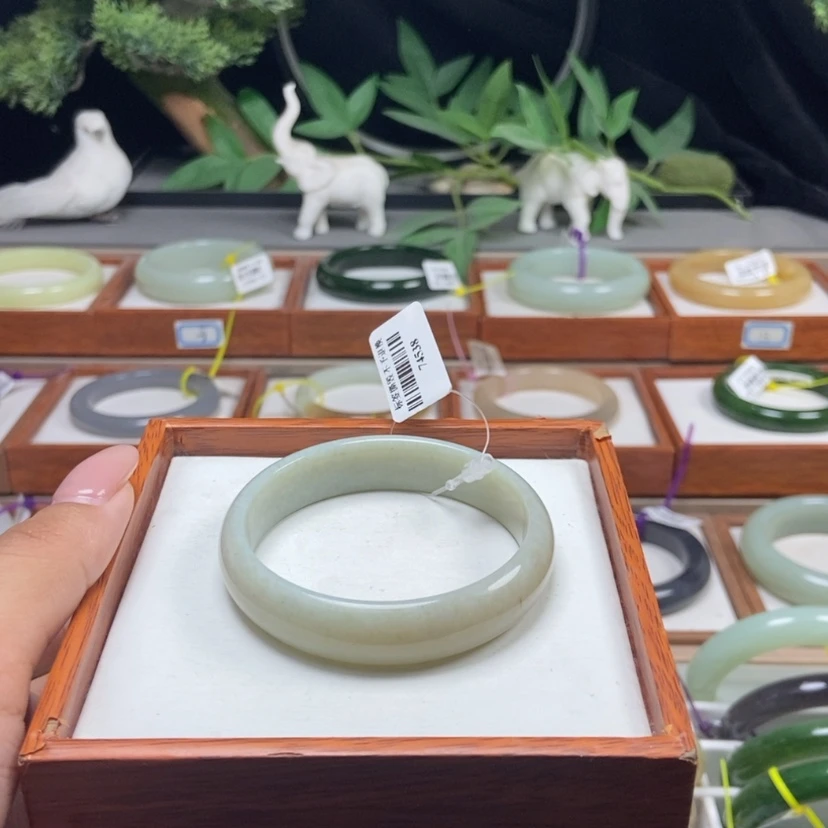 【闪购商品】和田玉手镯未镶嵌1