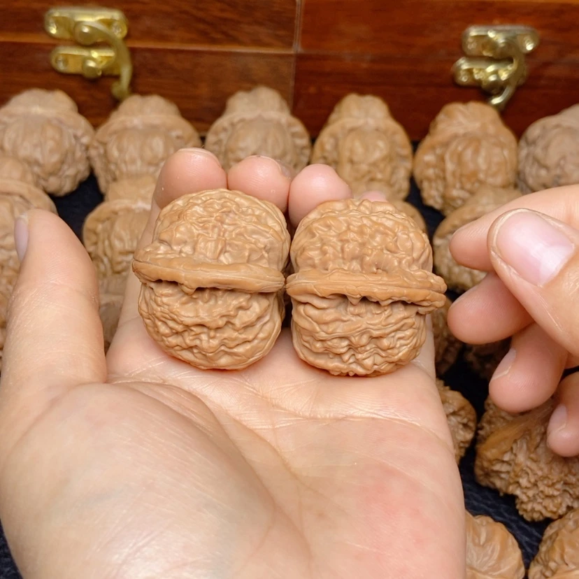 【闪购商品】文玩核桃吊坠?**森白狮子39