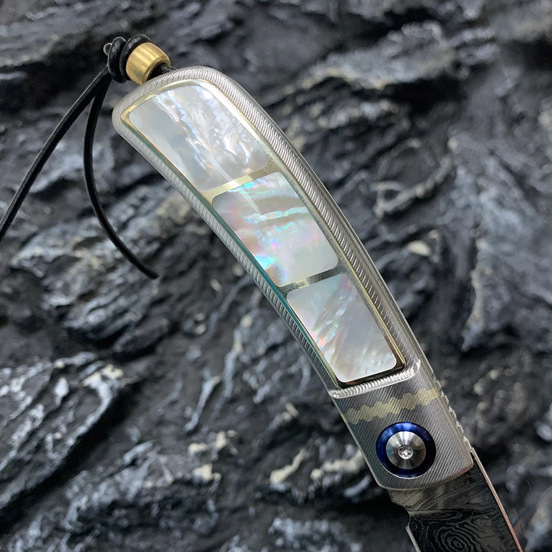 TXM【洛神】新款钛合金柄+天然白蝶贝 瑞粉大马士钢收藏级小刀