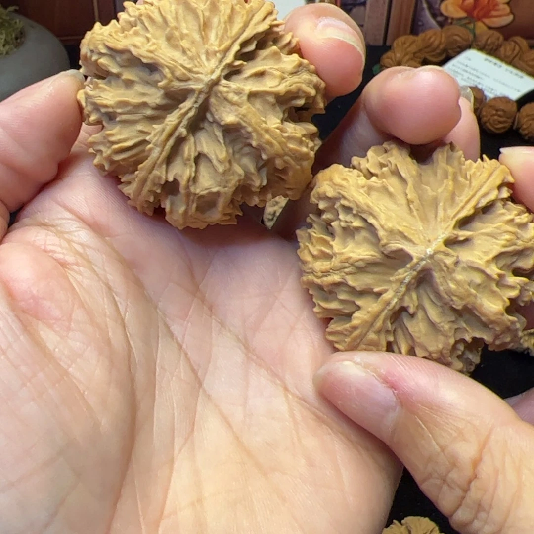 文玩核桃把件秦岭野生文玩核桃