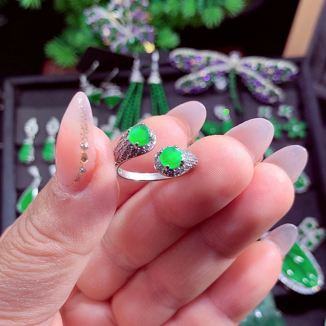 颈饰未镶嵌翡翠天然