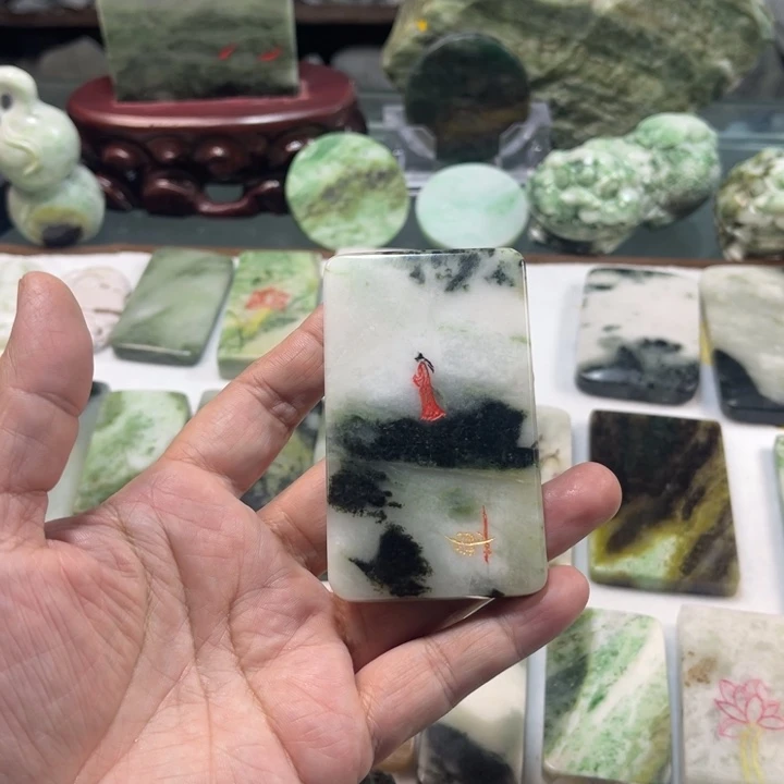 独山玉颈饰未镶嵌五*花