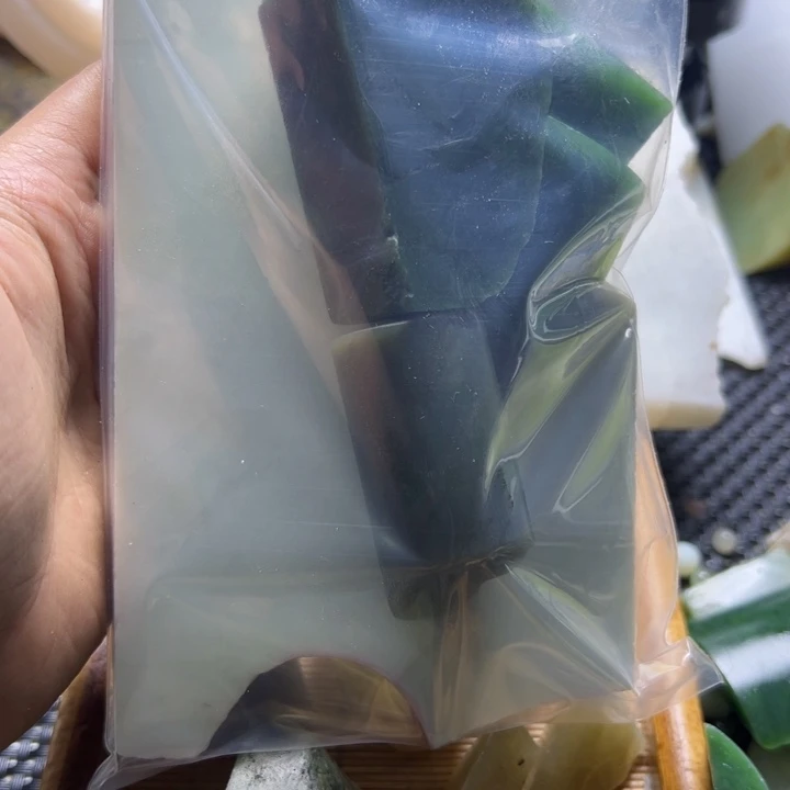雪***痕和田玉（糖玉）未镶嵌珠宝半成品