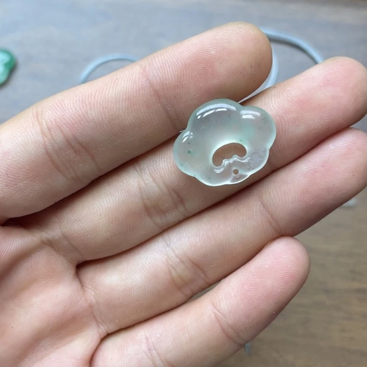 石英质玉未镶嵌颈饰五*?