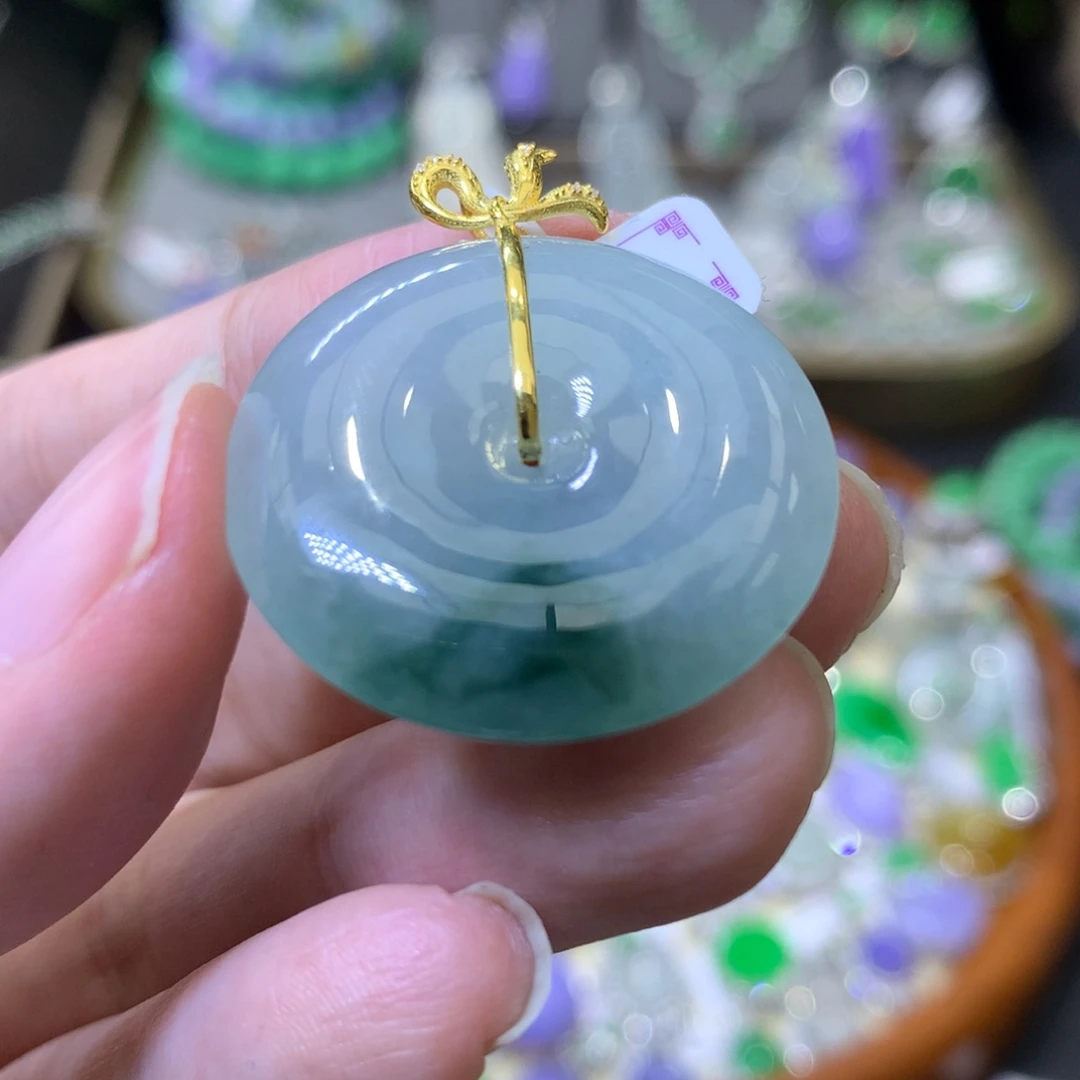 颈饰18K金镶嵌翡翠