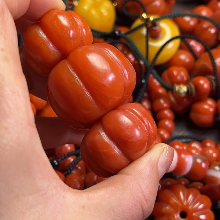 颈饰琉璃出****的琉璃………….