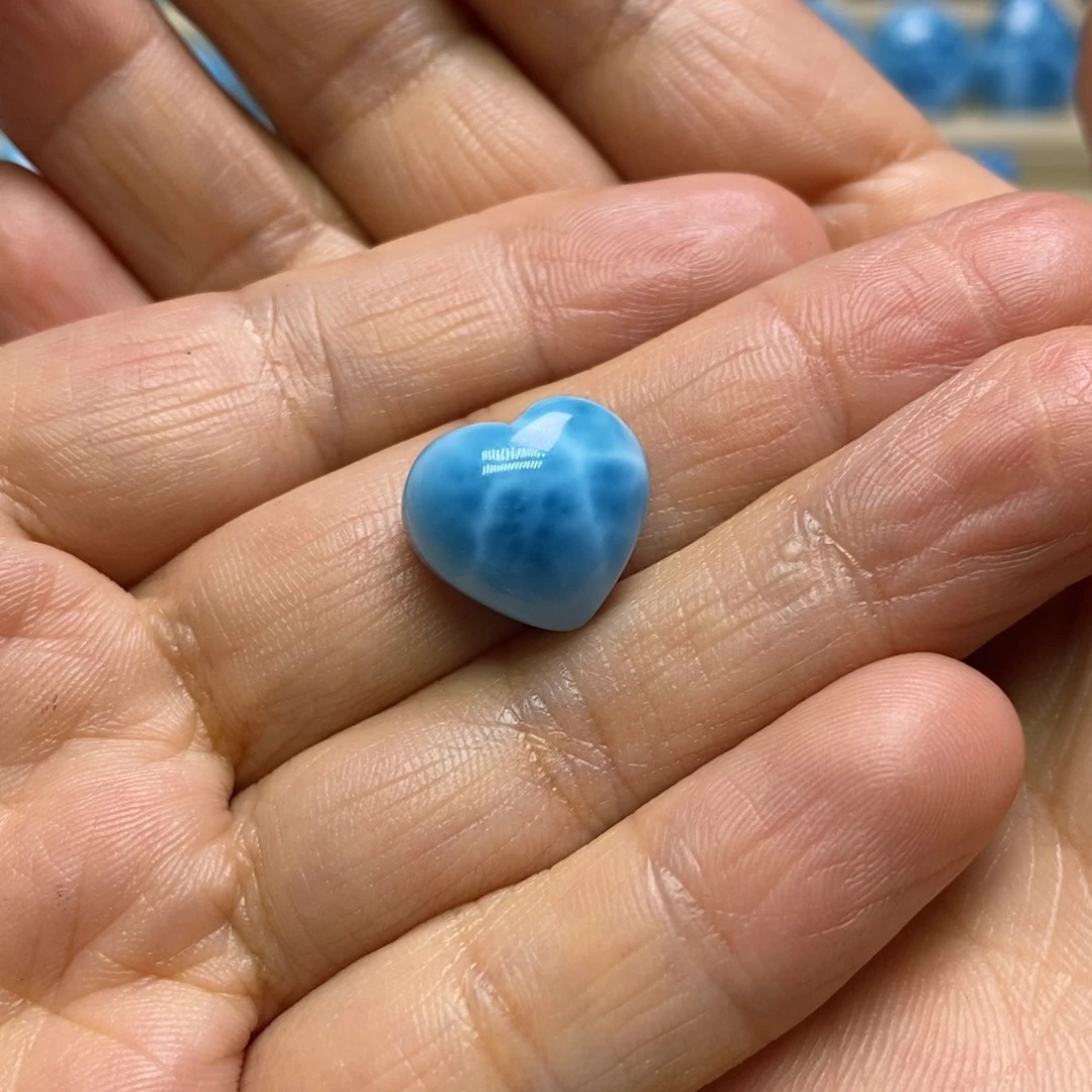 小***子未镶嵌针钠钙石（海纹石）颈饰