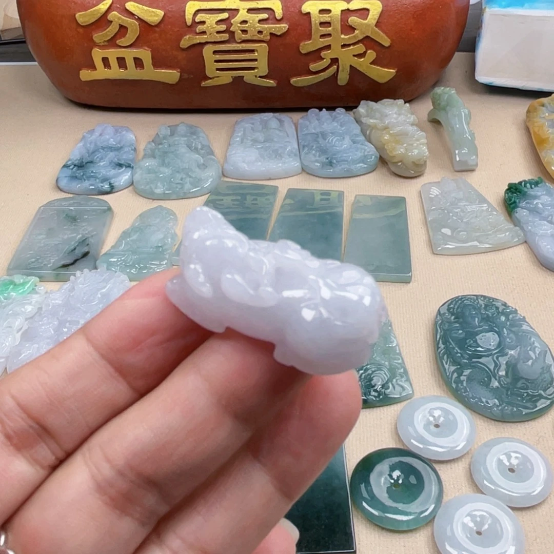 颈饰未镶嵌翡翠貔貅