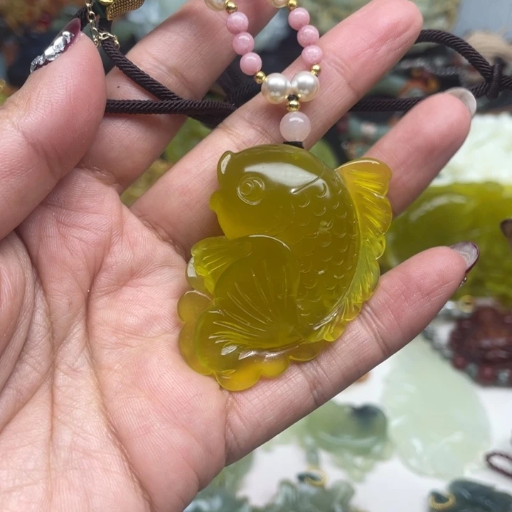 蛇纹石玉未镶嵌颈饰