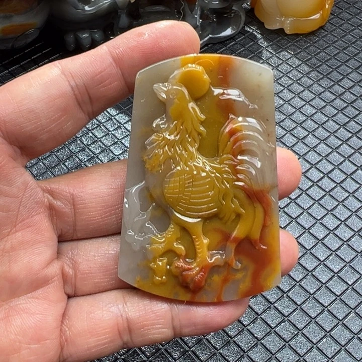 石英质玉（黄龙玉）颈饰合金