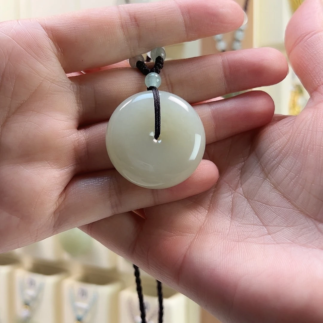 和田玉未镶嵌颈饰M**月