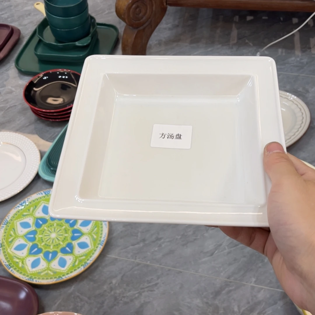 陶瓷微瑕餐具介意勿拍，满18飞！