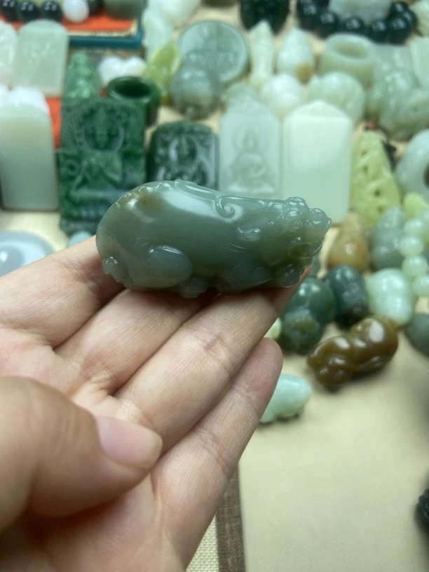 和田玉貔貅小挂件