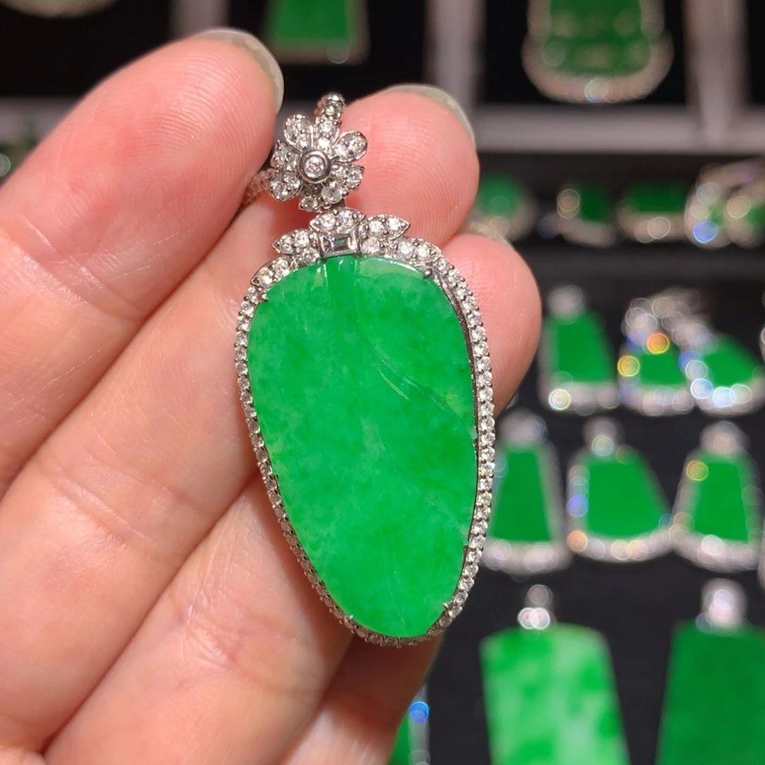 翡翠18K金镶嵌颈饰n***～翡翠