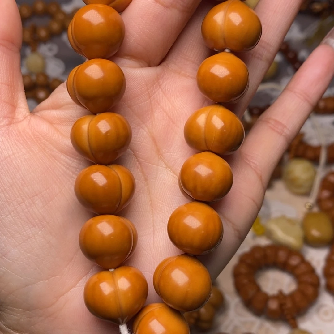 把件猴头核桃高定玻璃底屁桃