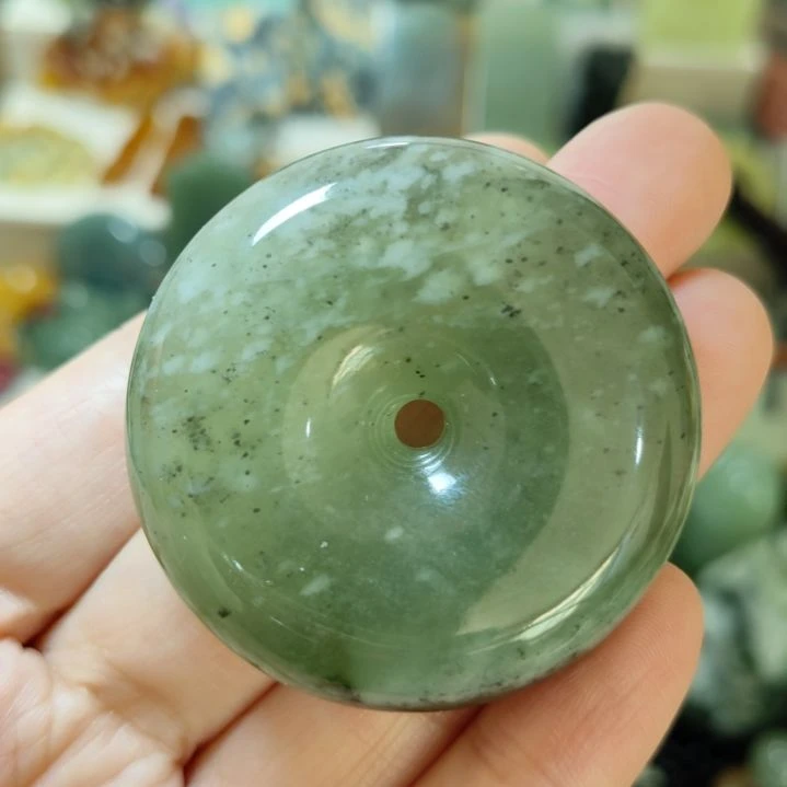 岫玉未镶嵌平安扣