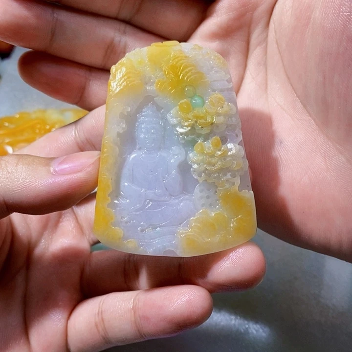 未镶嵌定制翡翠烈**心翡翠山水观音