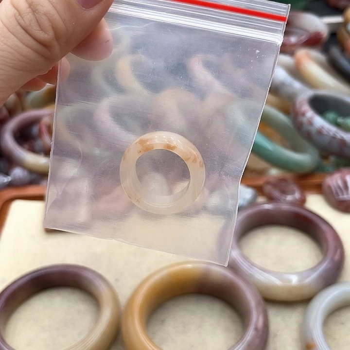 石英质玉圈口58未镶嵌十*?