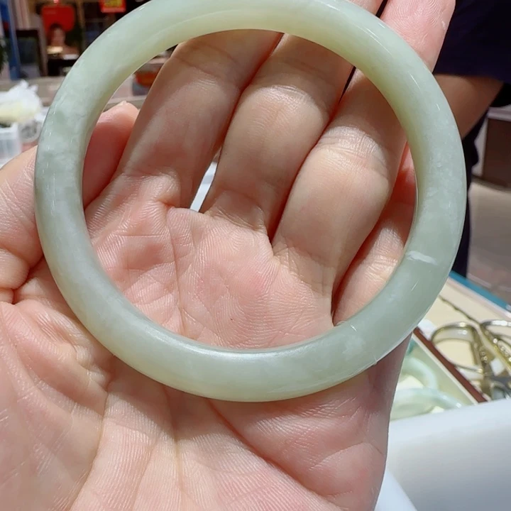 未镶嵌手镯和田玉381