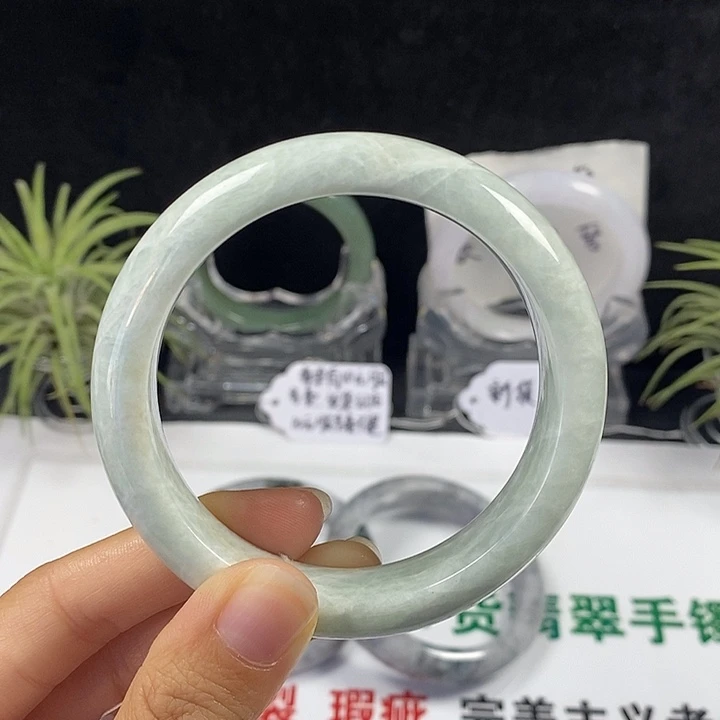 未镶嵌手镯翡翠41号。58.6圈